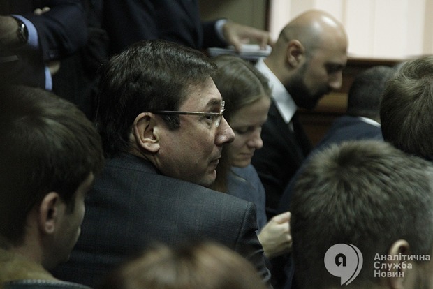 Луценко назвав Януковича шлепером і сказав, що у нього є довідка