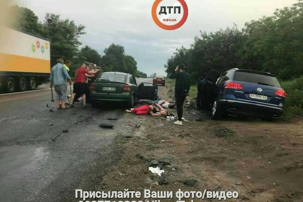 Под Харьковом страшное ДТП: авто на евробляхах разорвало на куски