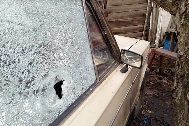  Боевики «ДНР» обстреляли гражданский автомобиль в Майорске
