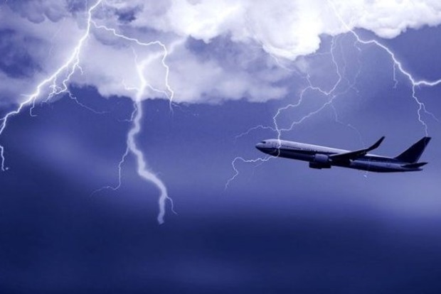 У Лондоні блискавки паралізували аеропорт «Станстед»: рейси скасовані