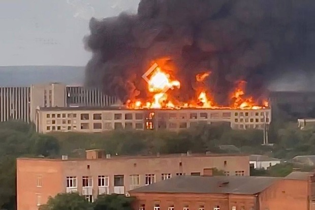 Утренние обстрелы Харькова, крупный пожар на одном из заводов