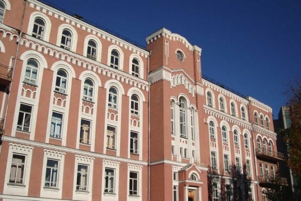 Главный врач Александровской больницы Киева утверждает, что лечения от нового штамма коронавируса Дельта+ нет