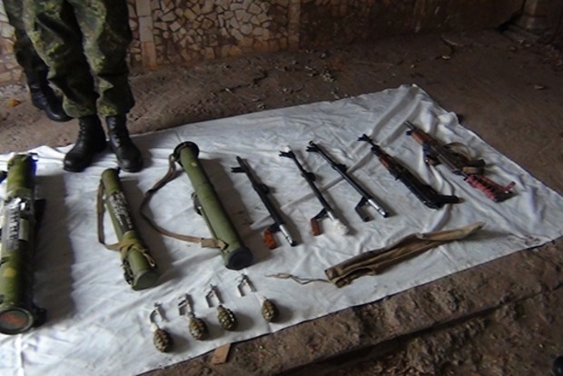 В Кривом Роге военные сдали незаконное оружие, найденное в зоне АТО