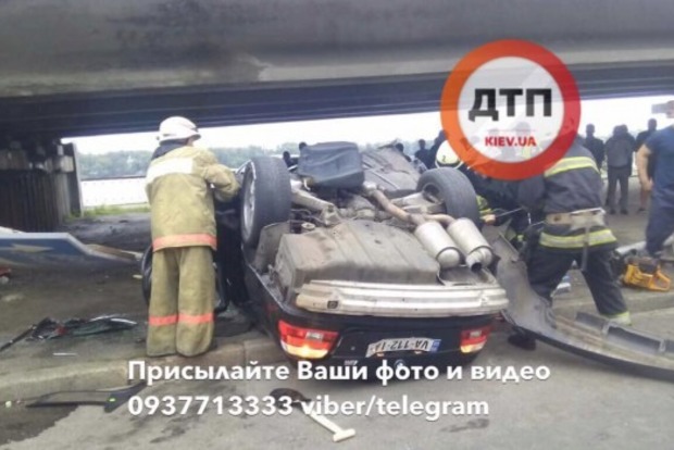 На скорости 200 км/час в Киеве разбилось BMW грузинской регистрации