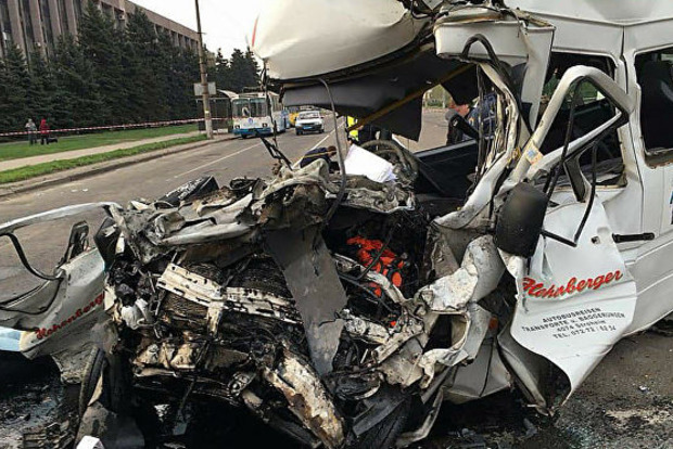 Експерт про аварію в Кривому Розі: мінімум п'ять пасажирів маршрутки їхали стоячи
