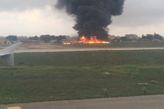 В аэропорту Мальты разбился самолет с пограничниками ЕС: есть погибшие
