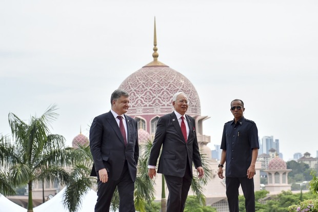 Порошенко назвал отрасли, где Украина и Малайзия могли бы сотрудничать
