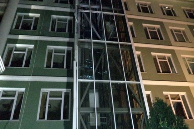 Полиция подтвердила, что здание одного из одесских банков обстреляли из гранатомета