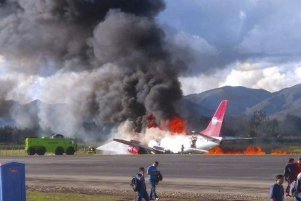 В Перу загорелся самолет с пассажирами