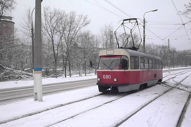 В Киеве трамвай почти 30 метров тянул за собой пассажира‍