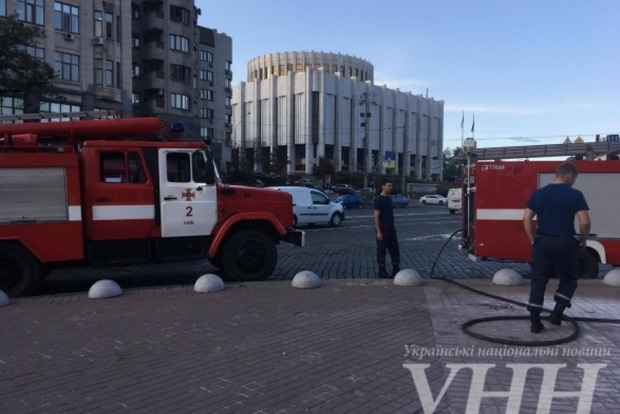 В центре Киева загорелся подземный переход