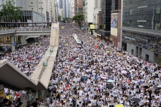 В Китае закручивают гайки Гонконгу