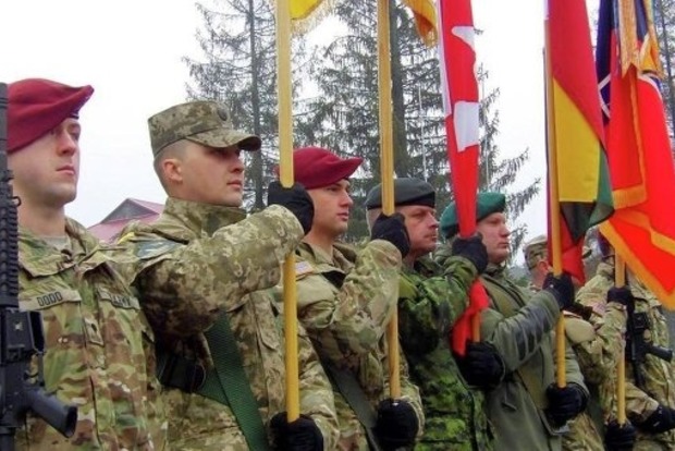 Во Львовской области инструкторы из США и Канады тренируют украинских бойцов