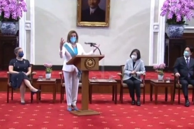 Нэнси Пелоси начала встречу с главой тайваньской администрации