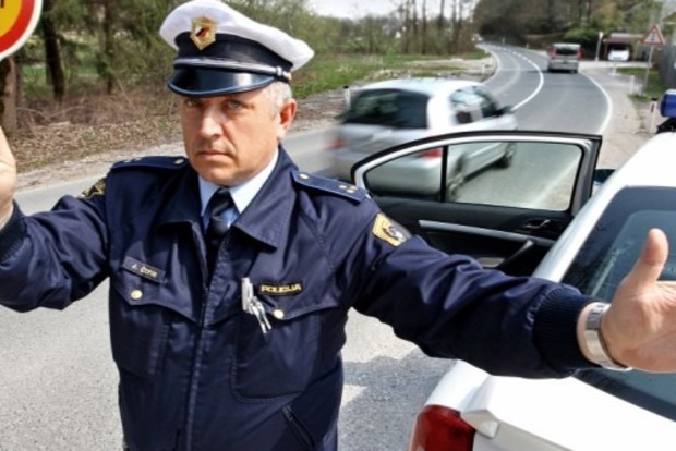 Українець на вантажівці з нелегалами влаштував гонки з поліцією в Словенії