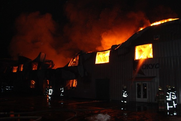 В Киеве ночью сгорел склад с продуктами 