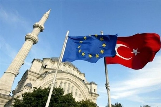 СМИ: Еврокомиссия может установить безвизовый режим с Турцией уже 4 мая