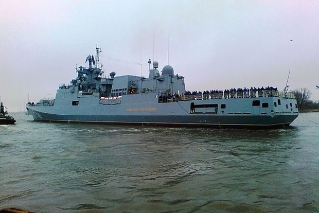 До четырех кораблей НАТО следили за российским фрегатом во время перехода в Черное море