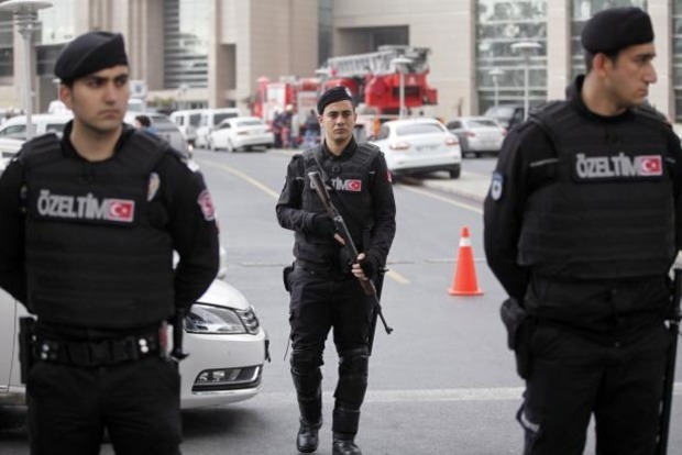 Новый взрыв в Турции, пострадали девять человек