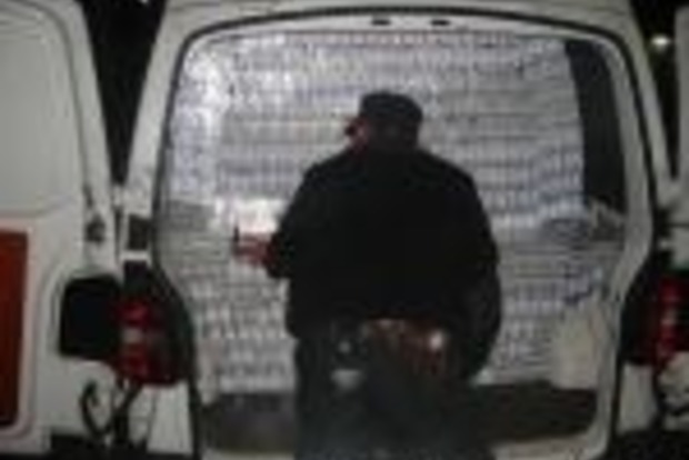 Украинец пытался провезти через границу почти 57 тысяч пачек сигарет