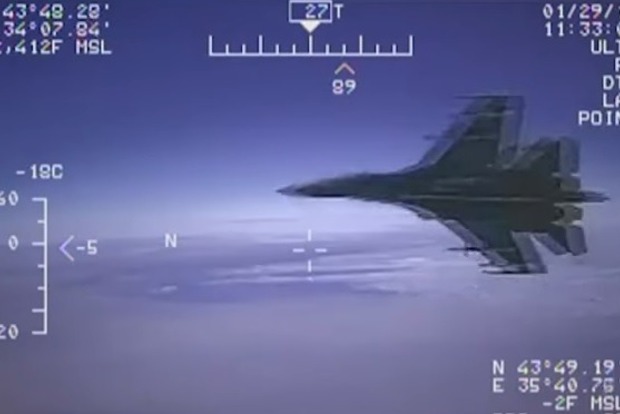 США показали відео перехоплення літака-розвідника російським Су-27