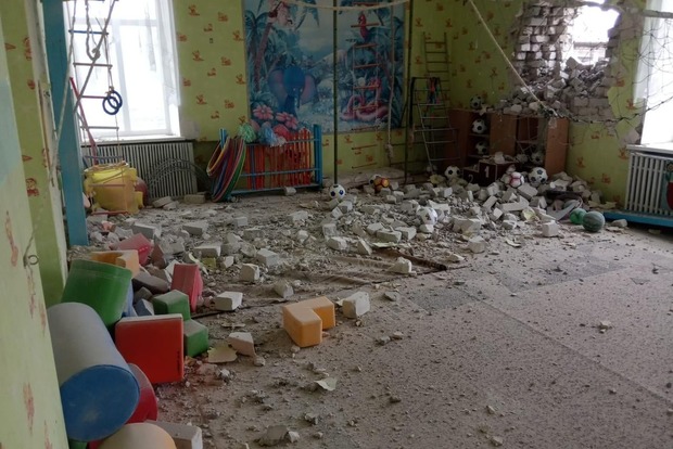 По факту обстрела боевиками детского сада и школы в Луганской области открыто уголовное производство