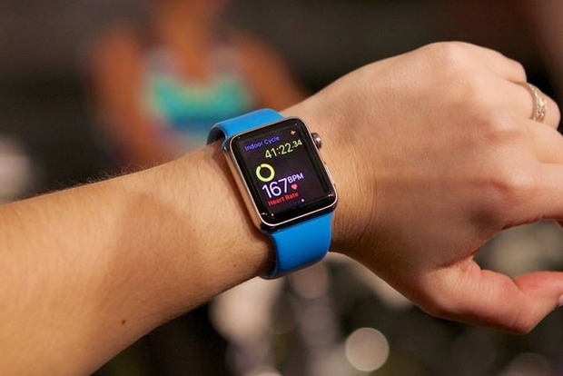 Британським чиновникам заборонили носити Apple Watch