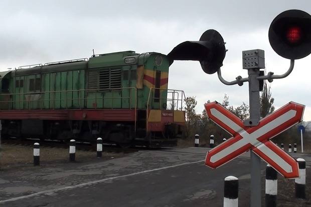 Поезд насмерть сбил девушку в Киеве