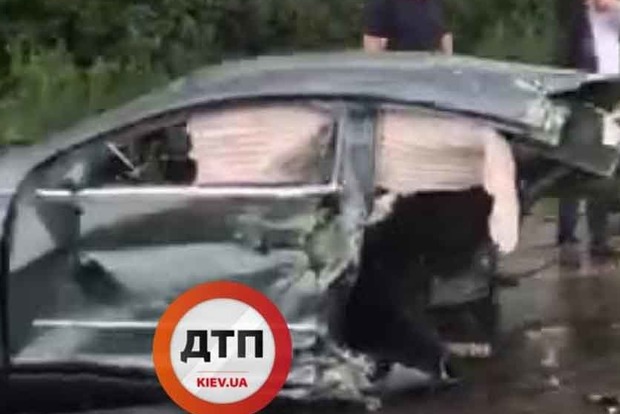 Жуткое ДТП. На трассе Киев - Чернигов разорвало надвое Volkswagen