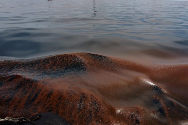 У побережья Кувейта второй раз за месяц разлилась нефть