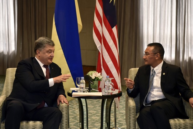 Порошенко встретился с министром обороны Малайзии