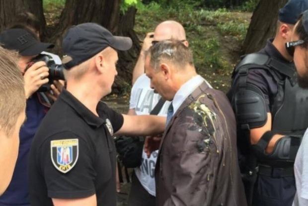 Активистам «Автомайдана» грозит 7 лет тюрьмы за «обстрел» яйцами нардепа Барны