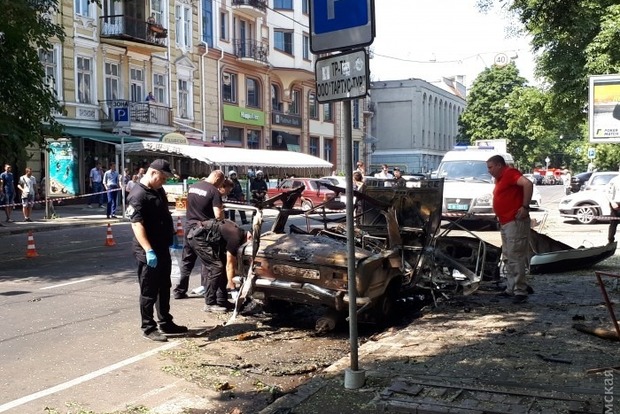 «Жигулі» в центрі Одеси вибухнули через закладену вибухівку
