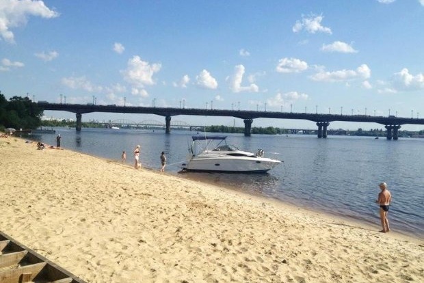 На двох київських пляжах скасували заборону на купання