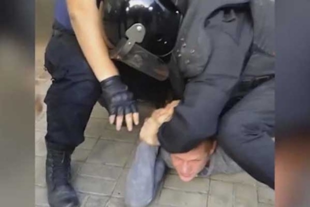 Акция под «Киевгорстроем»: полиция задержала лидера «Азова»