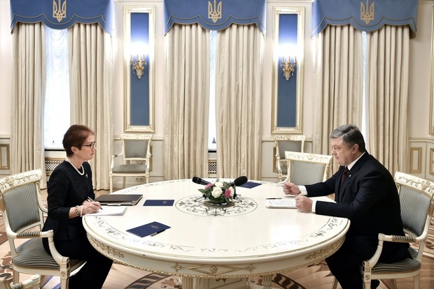 Порошенко поздравил Трампа с победой и пригласил в Украину