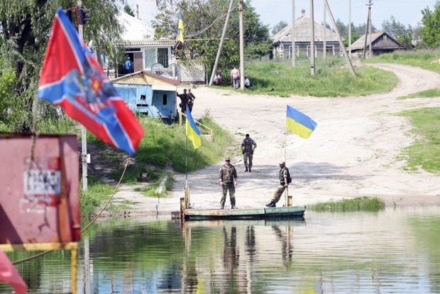 Как в концлагере: луганчане о новых запретах боевиков