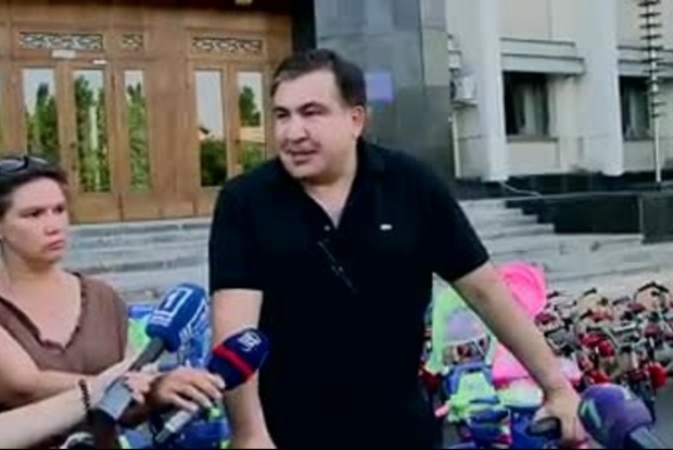 ﻿Саакашвили нашел применение контрабандным велосипедам (видео)