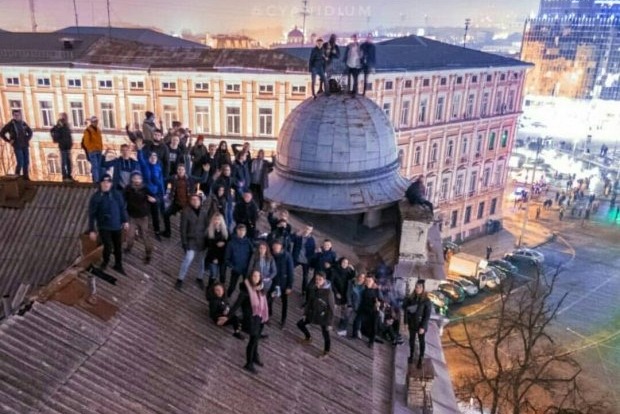 У Києві глядачка «Французької весни» впала з даху