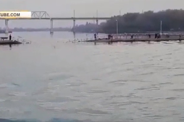В Ростове мост с людьми ушел под воду