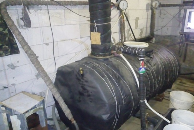 В Ровенской области налоговики пресекли подпольное производство спирта