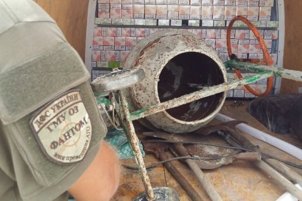 В Донецкой области «Фантом» задержал партию сигарет, которую в тайниках пытались вывезти с оккупированной территории