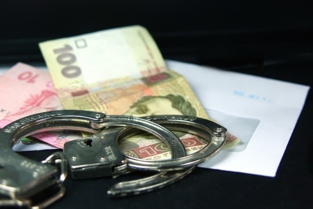 ﻿СБУ затримала на хабарі в 10 тисяч гривень капітана поліції