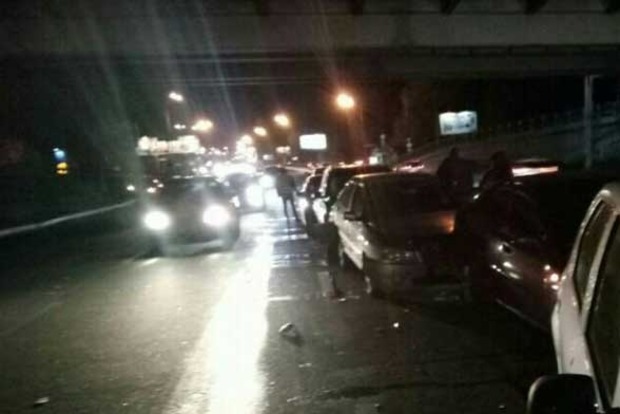 У масштабне ДТП біля моста Патона в Києві потрапили шість авто