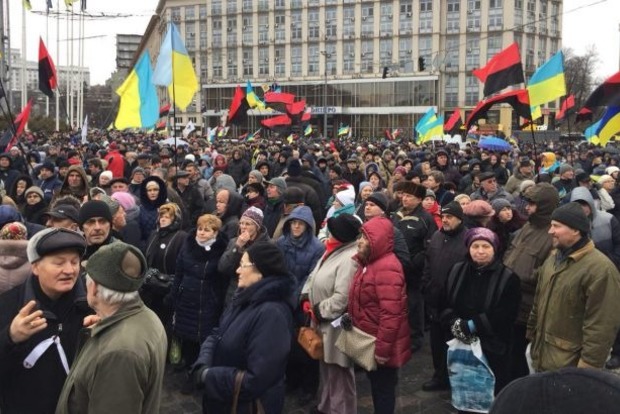 Сторонники Саакашвили прошли маршем по центру Киева