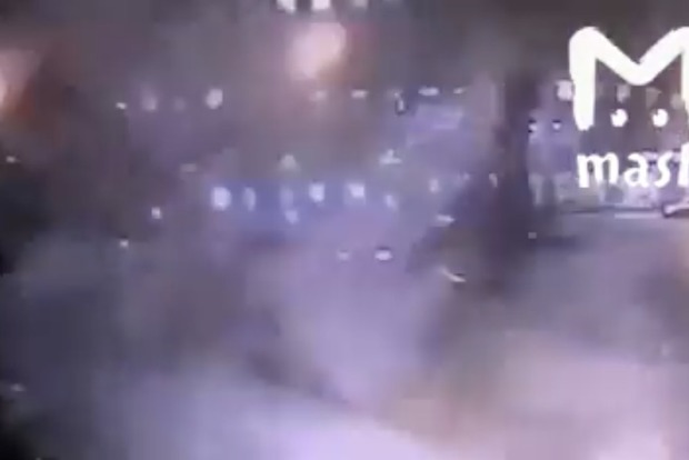 Опубликовано видео: джип снес остановку с людьми в Москве