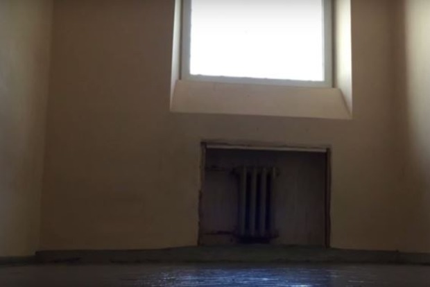 «Елітні» камери і порожні коридори. СБУ показала «таємні в'язниці» в Харкові (відео)