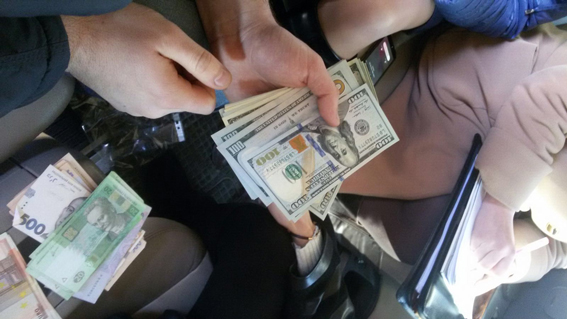 взяточники, задержала полиция, 1 млн. грн. 28 февраля, 10 злоумышленников
