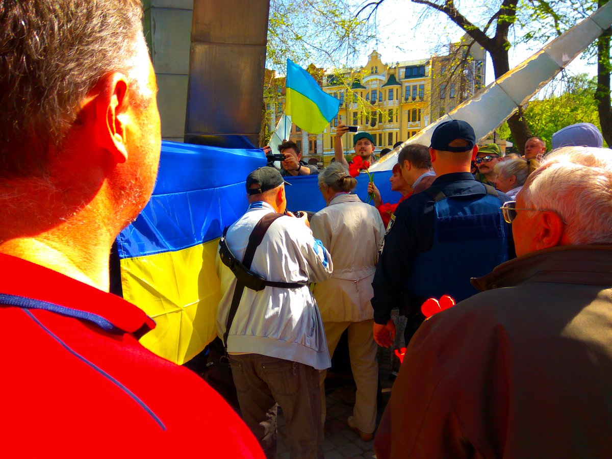 Харьков, митинг, плакат, коммунисты, флаги
