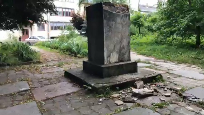 львовская область, пушкин, вандализм, памятник